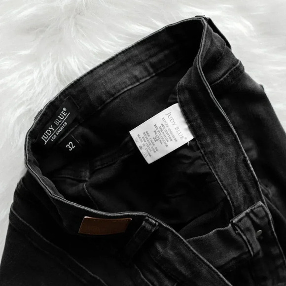 Judy Blue Denim Sz 32 Black Jeans MidRise Cropped Jeans Non-Distressed Stretchy - Picture 6 of 9